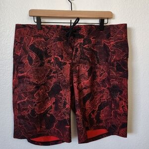 Lululemon Current State Board Short Men's Size 36 Red and Black